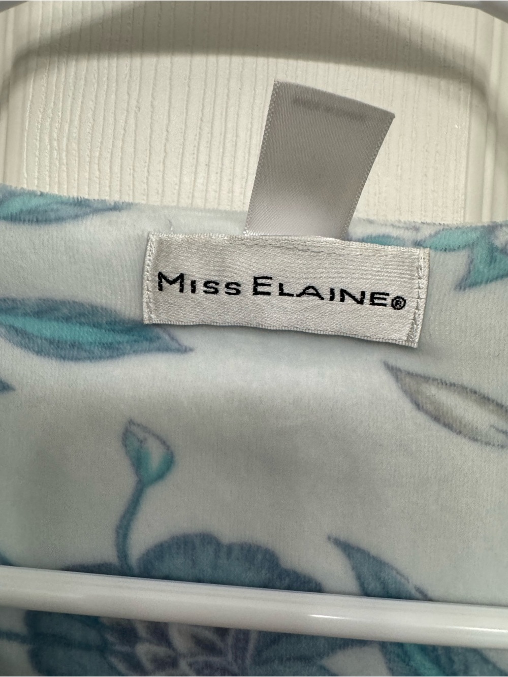 Miss Elaine Women's Zip-Front Long-Sleeve Floral Robe size m - Picture 9 of 9